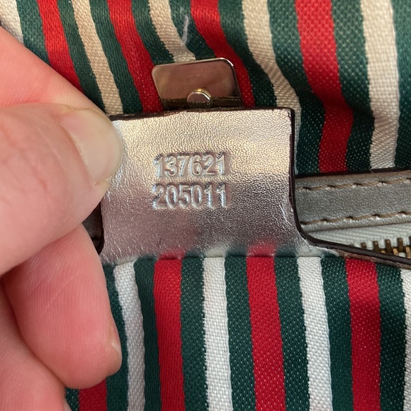 Gucci Pelham silver shoulder bag (authentic) - Picture 4 of 4